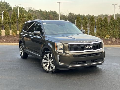 Used 2022 Kia Telluride S image 2