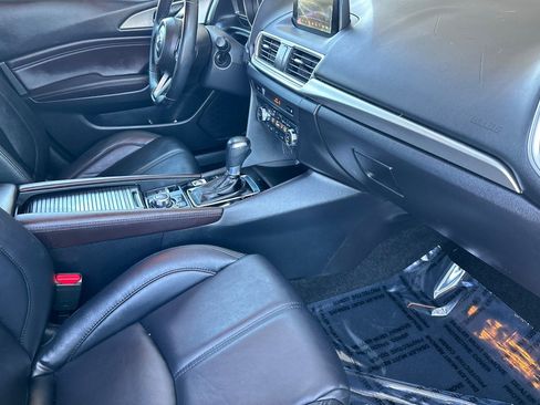 Used 2018 MAZDA MAZDA3 Touring image 17