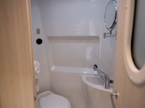 Used 2022 Mercedes-Benz Sprinter 144 Cargo image 66