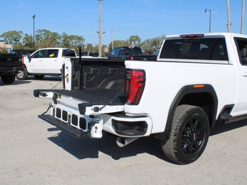 Used 2025 GMC Sierra 2500 AT4 w/ AT4 Premium Plus Package image 16