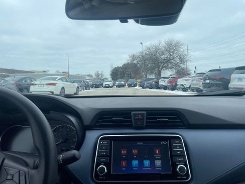 Used 2025 Nissan Versa SV image 17