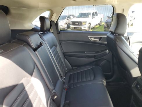 Used 2024 Ford Edge SEL image 32