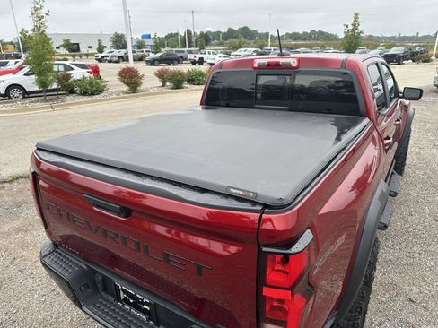 Used 2026 Chevrolet Colorado ZR2 w/ Technology Package AWD/4WD image 10