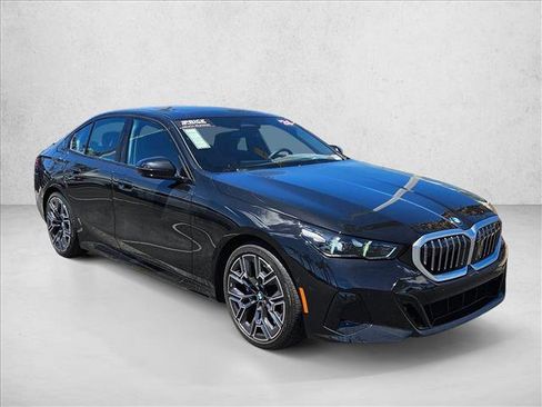 Used 2026 BMW 530i w/ M Sport Package RWD image 2