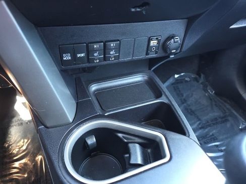 Used 2018 Toyota RAV4 XLE image 18