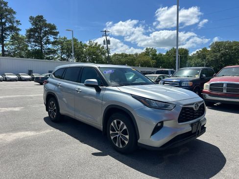 Used 2020 Toyota Highlander XLE image 6