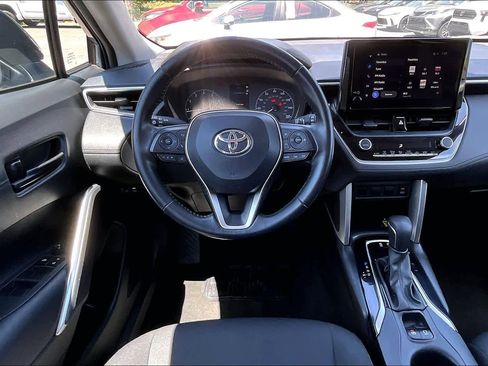 Used 2023 Toyota Corolla Cross LE FWD image 6