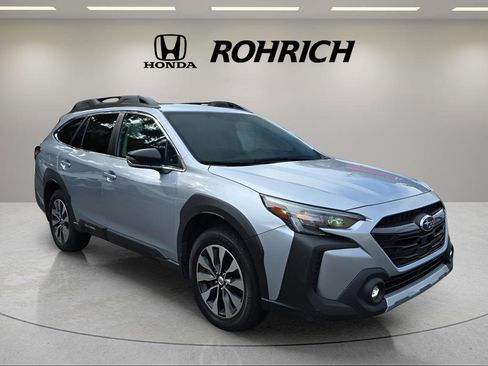 Used 2023 Subaru Outback Limited image 3