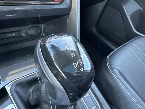 Used 2022 Volkswagen Tiguan SE image 40