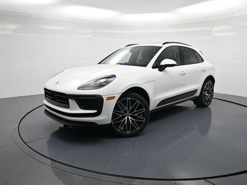 Used 2026 Porsche Macan AWD/4WD image 28