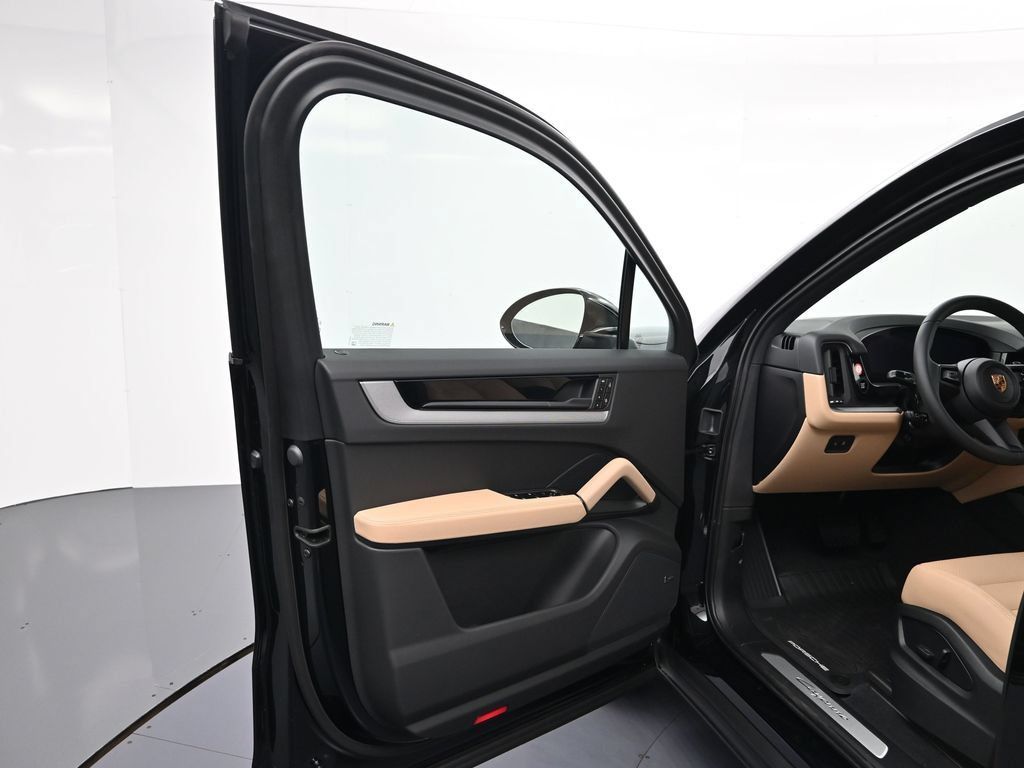 Used 2026 Porsche Cayenne AWD/4WD image 15