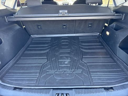 Used 2021 Ford Edge SE w/ Cargo Accessory Package image 18