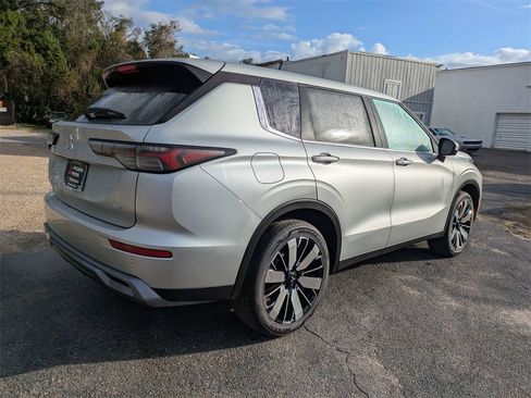New 2026 Mitsubishi Outlander SE image 4