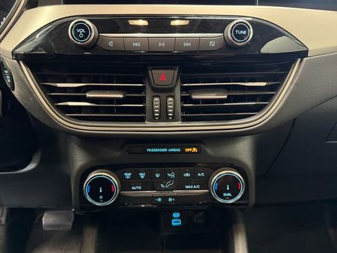 Used 2022 Ford Escape SE w/ Convenience Package image 3