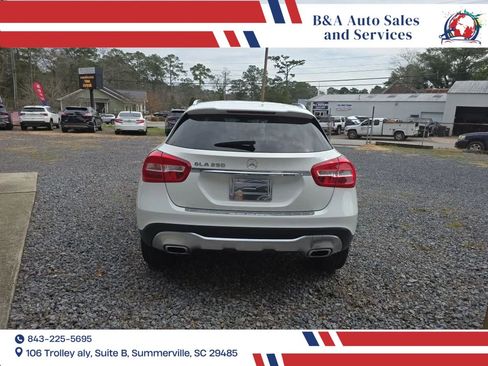 Used 2019 Mercedes-Benz GLA 250 GLA 250 Sport Utility 4D image 4