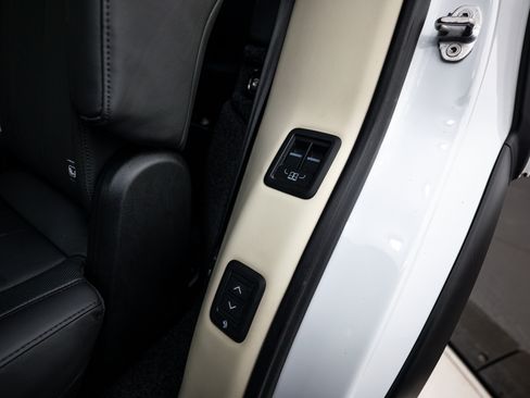 Used 2023 Land Rover Range Rover Long Wheelbase SE image 20