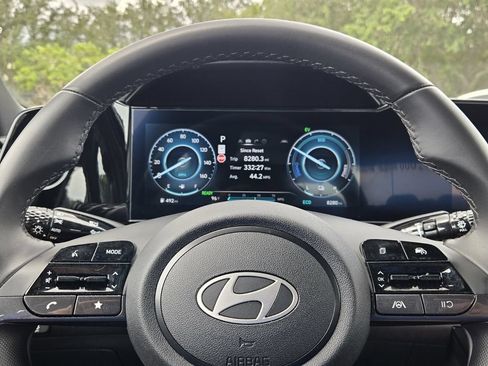 Certified 2025 Hyundai Elantra SEL FWD image 22