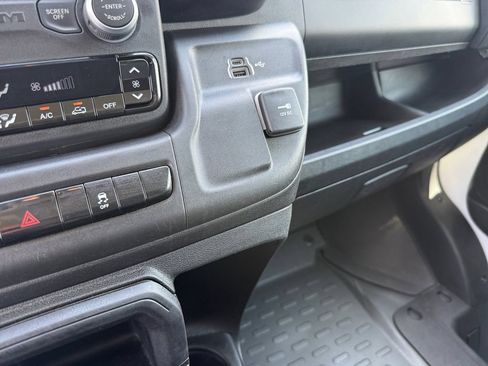 Used 2025 RAM ProMaster 2500 w/ Convenience Group FWD image 18