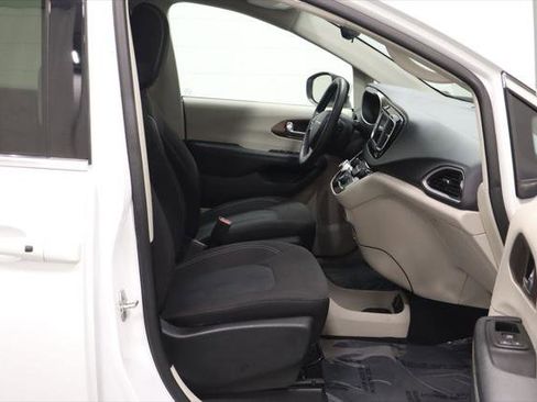 Certified 2023 Chrysler Voyager LX FWD image 17