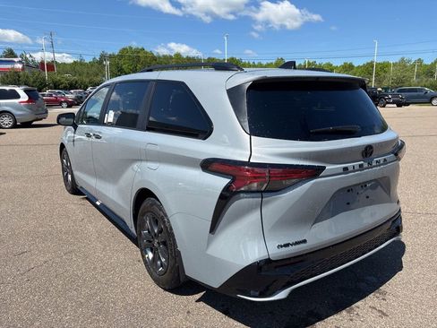 Used 2026 Toyota Sienna XSE AWD/4WD image 4