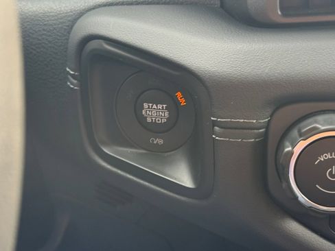 Used 2024 Jeep Wrangler Unlimited Rubicon w/ Convenience Group AWD/4WD image 28