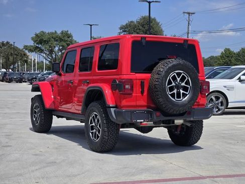 Used 2025 Jeep Wrangler Unlimited Rubicon w/ Convenience Group AWD/4WD image 4