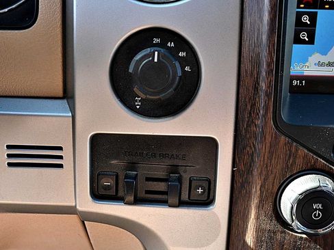 Used 2014 Ford F150 Lariat w/ Equipment Group 502A Luxury AWD/4WD image 27