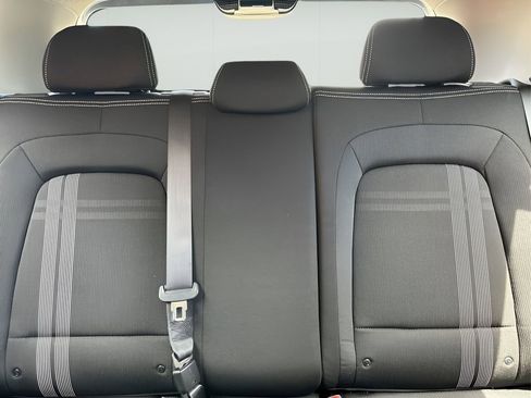 Used 2025 Hyundai Venue SEL image 18