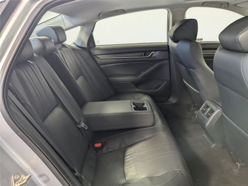 Used 2018 Honda Accord Touring image 3