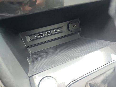 Used 2018 Volkswagen Tiguan SE image 23