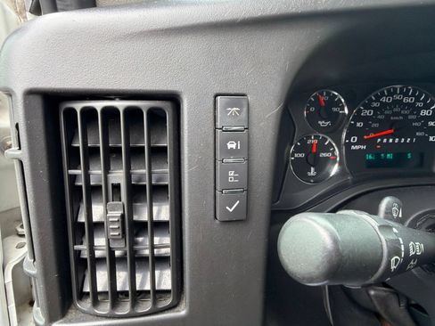 Used 2011 Chevrolet Express 1500 w/ Power Package RWD image 12