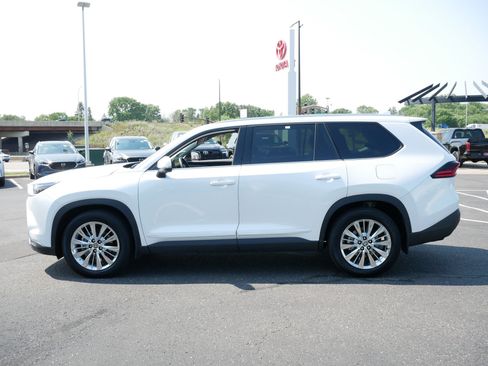 Certified 2025 Toyota Grand Highlander AWD image 2