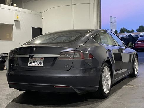 Used 2015 Tesla Model S 70D image 4