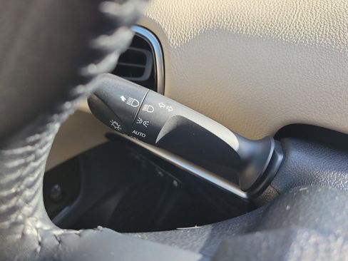 Used 2018 Toyota Prius Four image 27