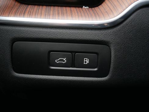 Used 2023 Volvo XC60 T8 Ultimate w/ Climate Package image 27