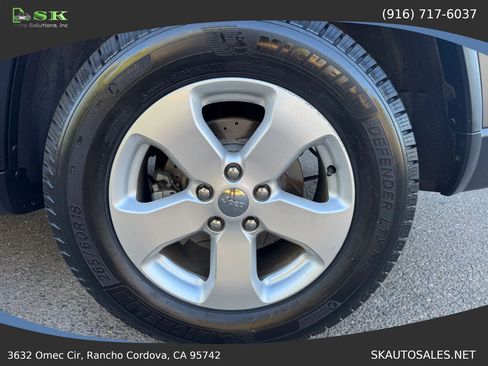 Used 2012 Jeep Grand Cherokee Laredo AWD/4WD image 27