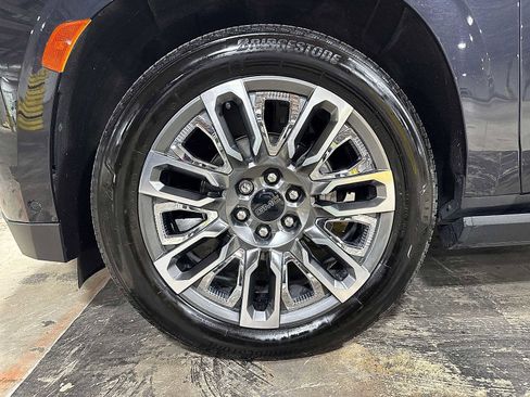 Used 2023 GMC Yukon XL Denali Ultimate w/ LPO, Floor Liner Package image 10