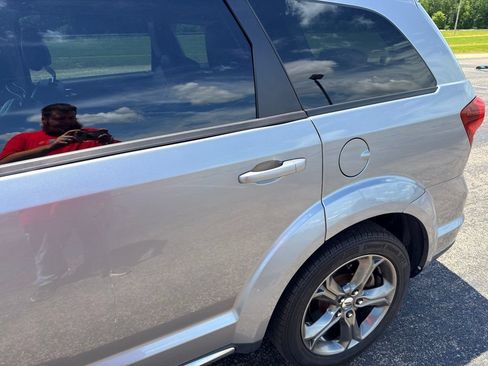 Used 2018 Dodge Journey Crossroad w/ Nav & Sun Group FWD image 11