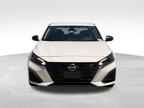 Used 2025 Nissan Altima 2.5 SV FWD image 4