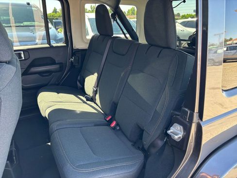 Used 2025 Jeep Wrangler Unlimited Sahara AWD/4WD image 37