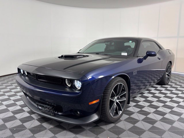 Used 2017 Dodge Challenger R/T Scat Pack RWD image 2