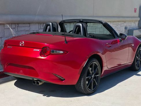 Used 2017 MAZDA MX-5 Miata Sport RWD image 3