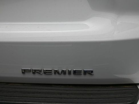 Used 2024 Chevrolet Suburban Premier image 9