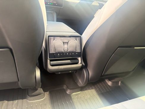 Used 2026 Tesla Model Y 2WD image 10