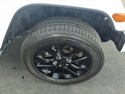 Used 2021 Jeep Wrangler Unlimited Sahara AWD/4WD image 18