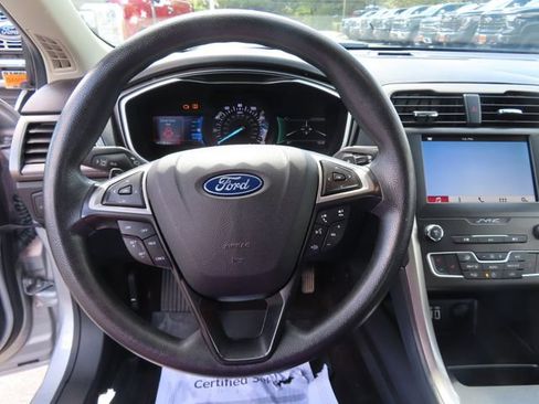Used 2019 Ford Fusion SE AWD/4WD image 16