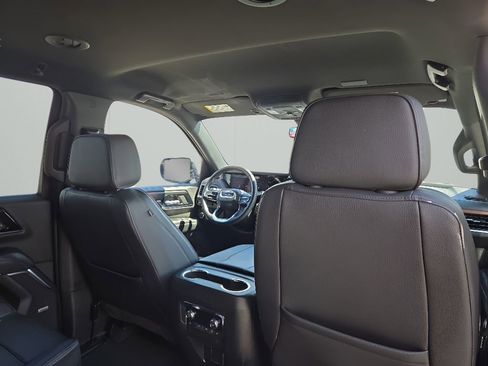 Used 2025 GMC Yukon Denali AWD/4WD image 18