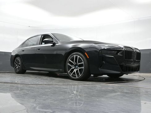 Used 2024 BMW 760i xDrive w/ Executive Package AWD/4WD image 41