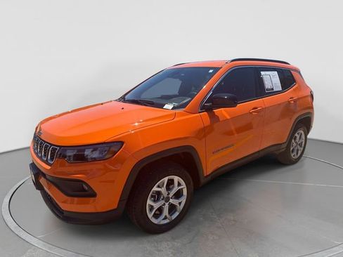 Used 2026 Jeep Compass Latitude AWD/4WD image 8