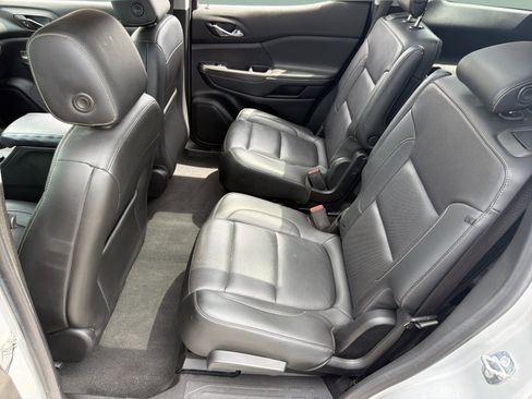 Used 2019 GMC Acadia SLT FWD image 12